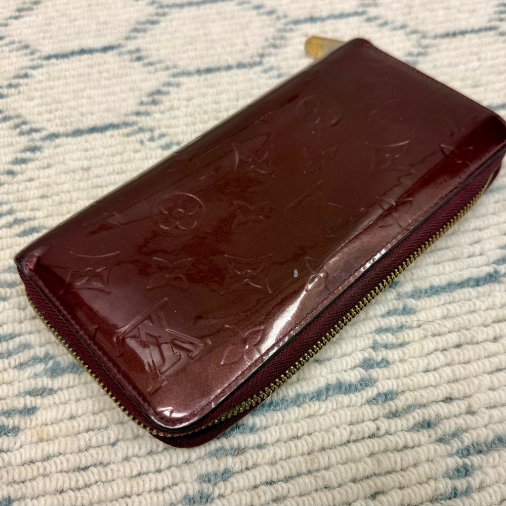 LOUIS VUITTON Classic Monogram Burgundy Vernis Patent Leather Zippy Chic Wallet - Picture 5 of 16